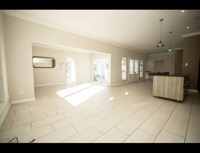 3 BEDROOM FREEHOLD FOR SALE IN BEACON BAY